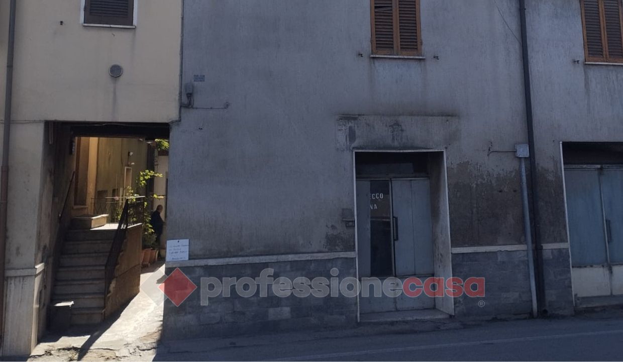 4 O PIÙ LOCALI VENDITA BASTIA UMBRA BASTIOLA