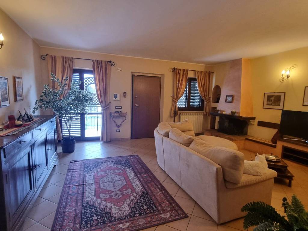 VILLA A SCHIERA VENDITA PERUGIA BOSCO