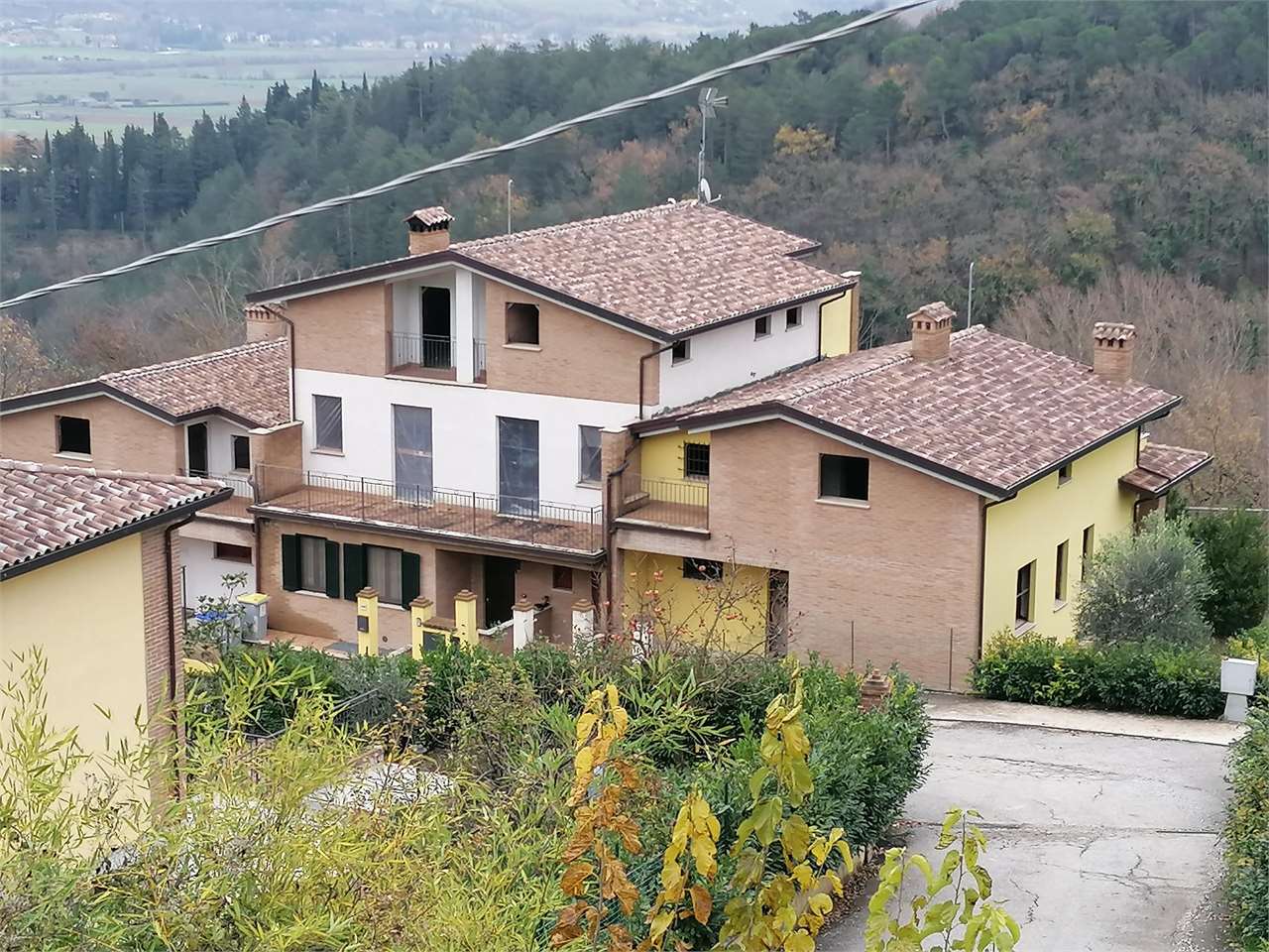 VILLA A SCHIERA VENDITA PERUGIA