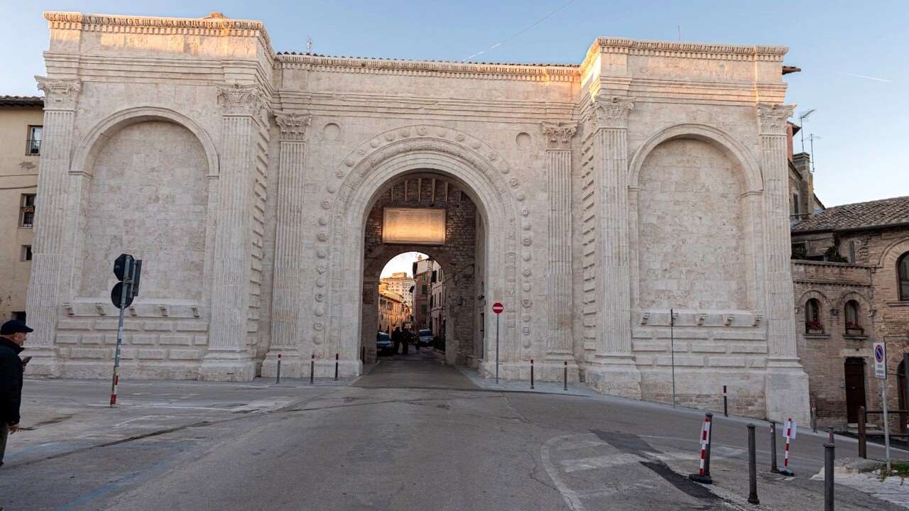 4 O PIÙ LOCALI VENDITA PERUGIA