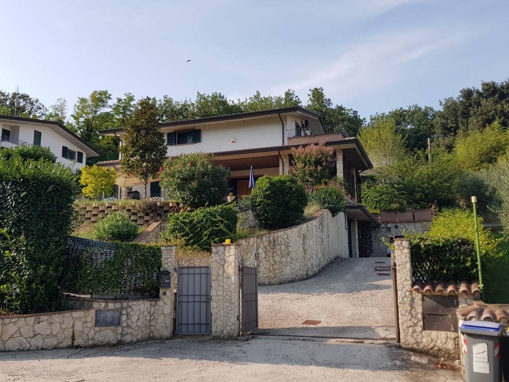 VILLA VENDITA PERUGIA PONTE RIO