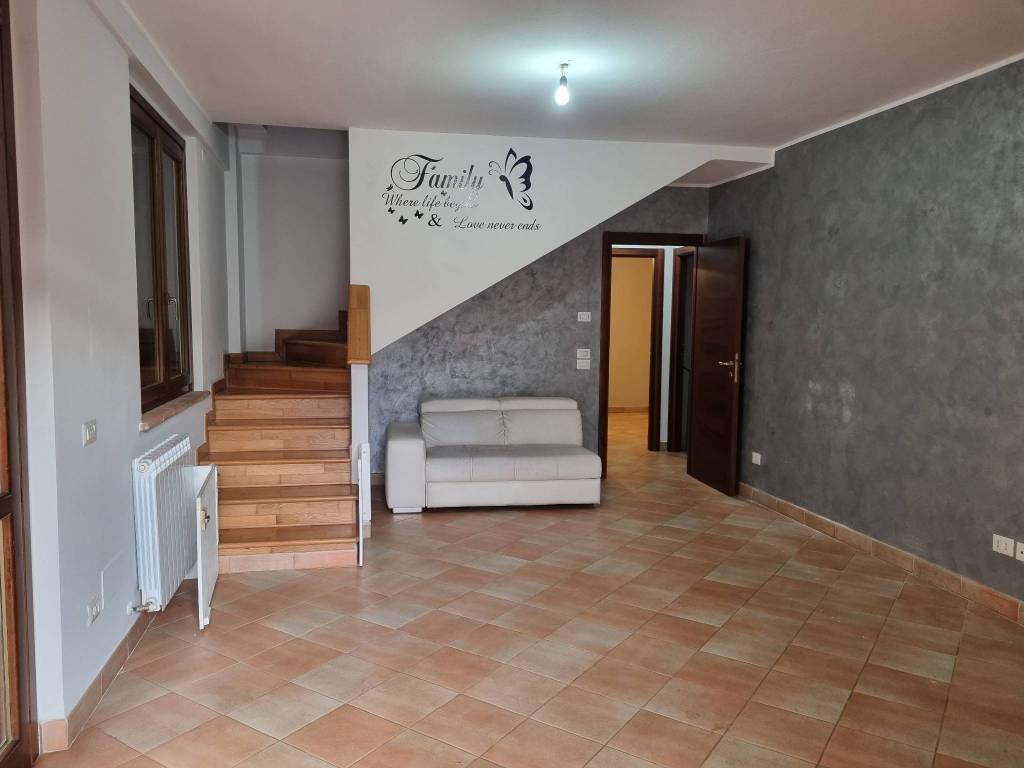 VILLA A SCHIERA VENDITA PERUGIA PONTE FELCINO