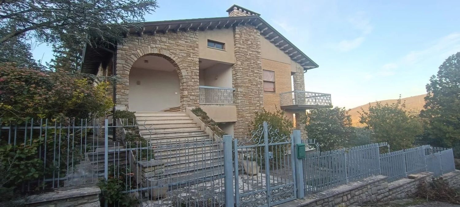 VILLA VENDITA MAGIONE SAN SAVINO