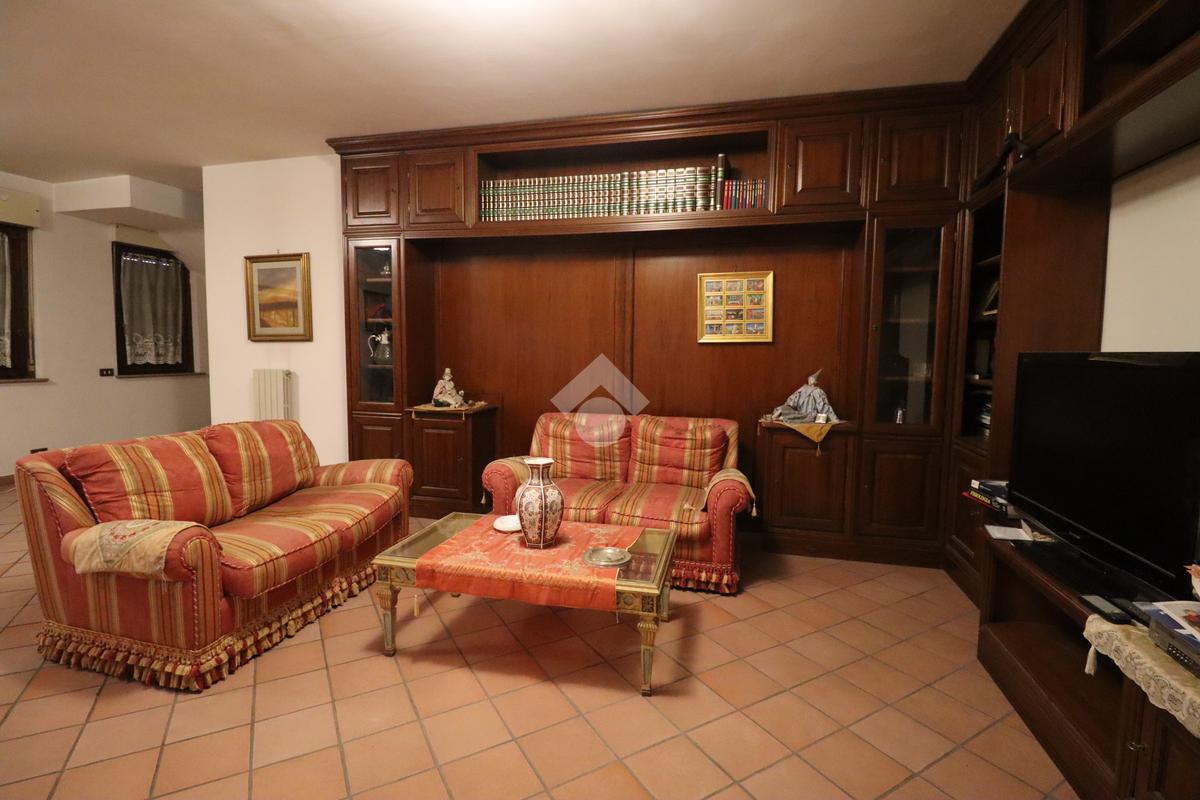 VILLA A SCHIERA VENDITA TERNI CAMPOMICCIOLO