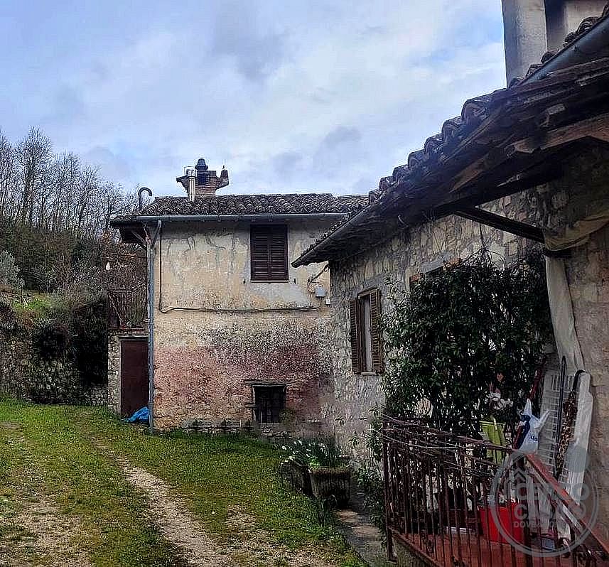 RUSTICO - CASALE VENDITA SPOLETO