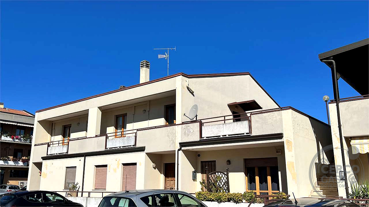 QUADRILOCALE CON AMPIO TERRAZZO IN QUADRIFAMILIARE
