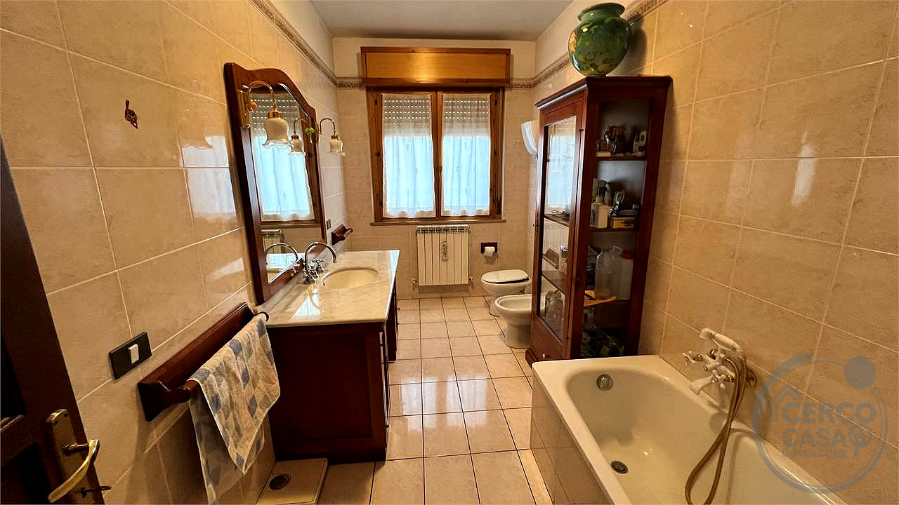 QUADRILOCALE CON AMPIO TERRAZZO IN QUADRIFAMILIARE
