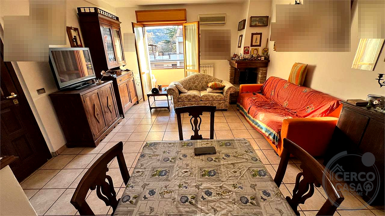 QUADRILOCALE CON AMPIO TERRAZZO IN QUADRIFAMILIARE
