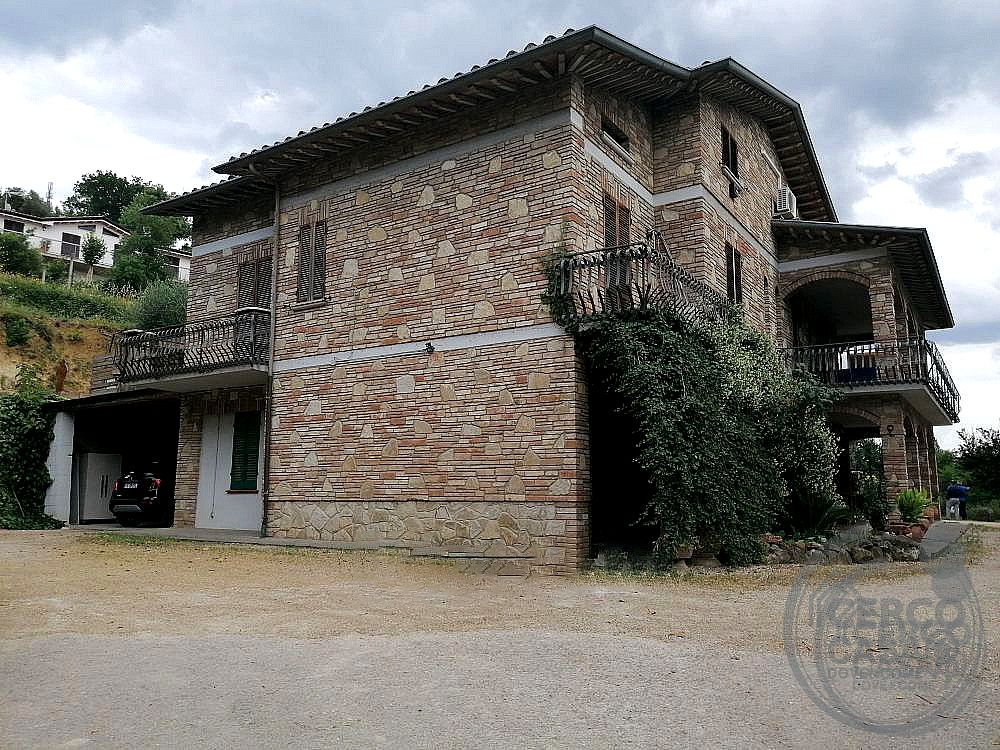 VILLA VENDITA DERUTA
