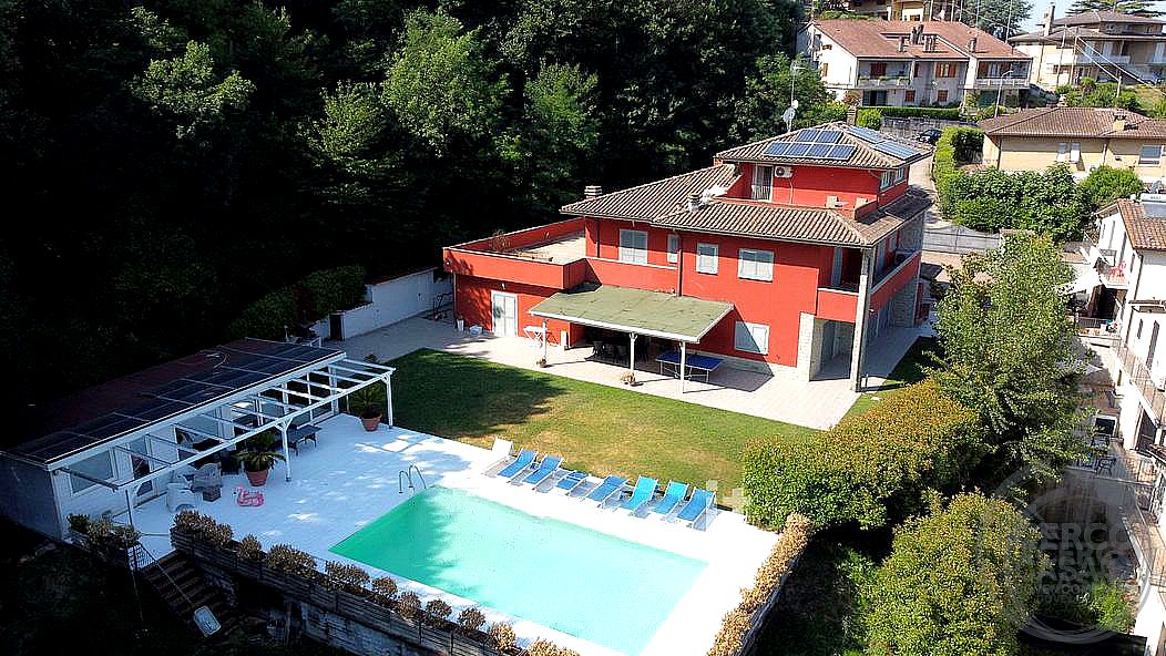 VILLA VENDITA DERUTA