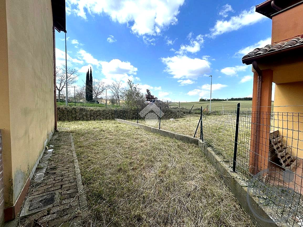 VILLA A SCHIERA VENDITA MONTECASTRILLI · foto 2