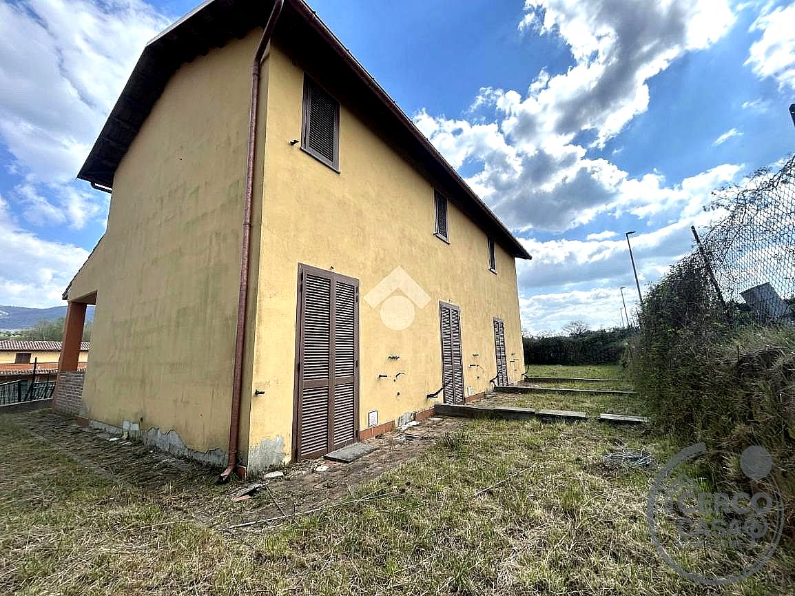 VILLA A SCHIERA VENDITA MONTECASTRILLI · foto 3