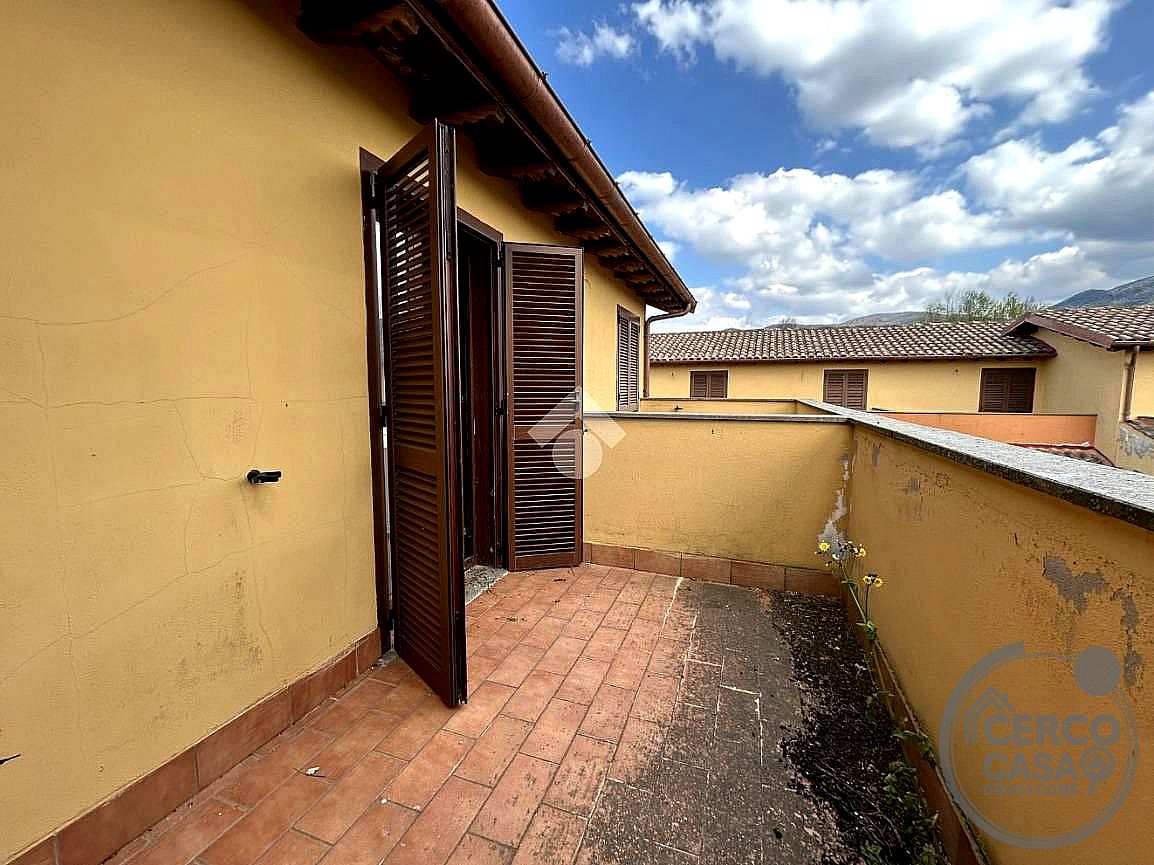 VILLA A SCHIERA VENDITA MONTECASTRILLI · foto 6