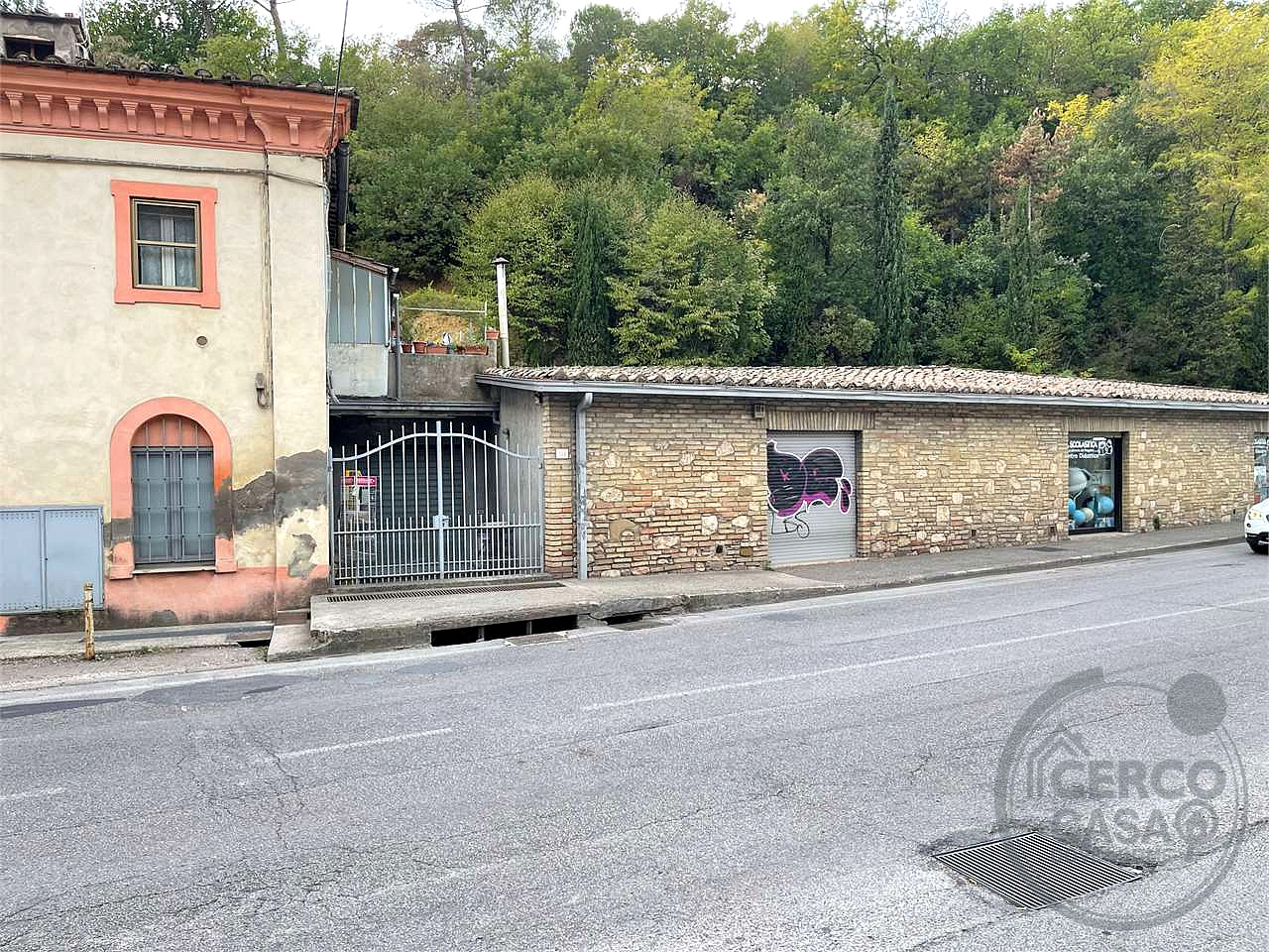 Negozio con due vetrine