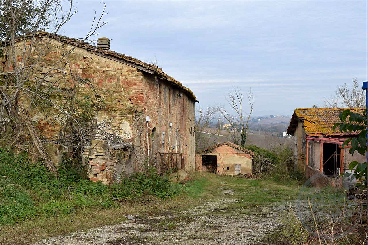 Marsciano casale da ristrutturare collinare panoramico