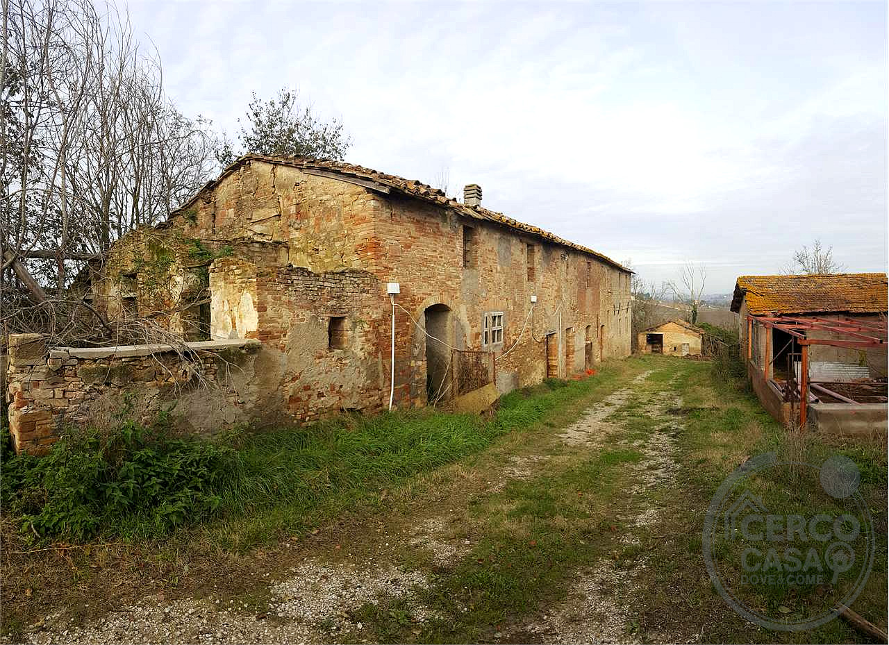 Marsciano casale da ristrutturare collinare panoramico
