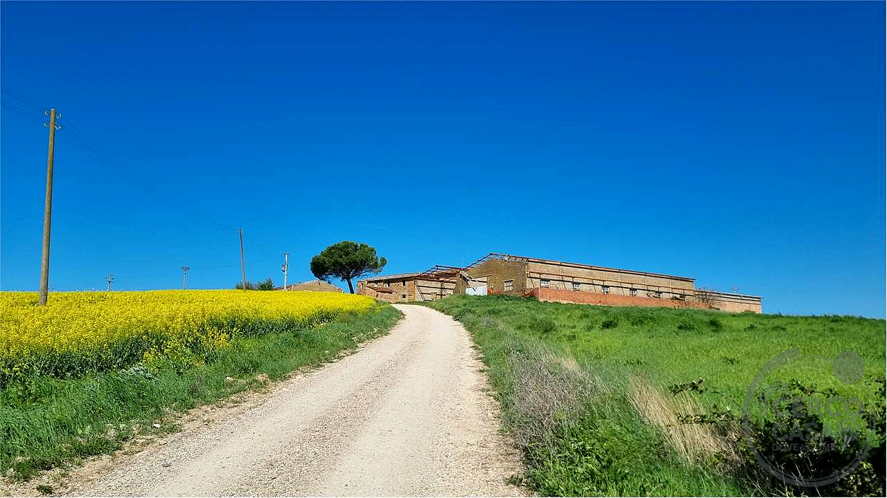 Marsciano casale da ristrutturare collinare panoramico