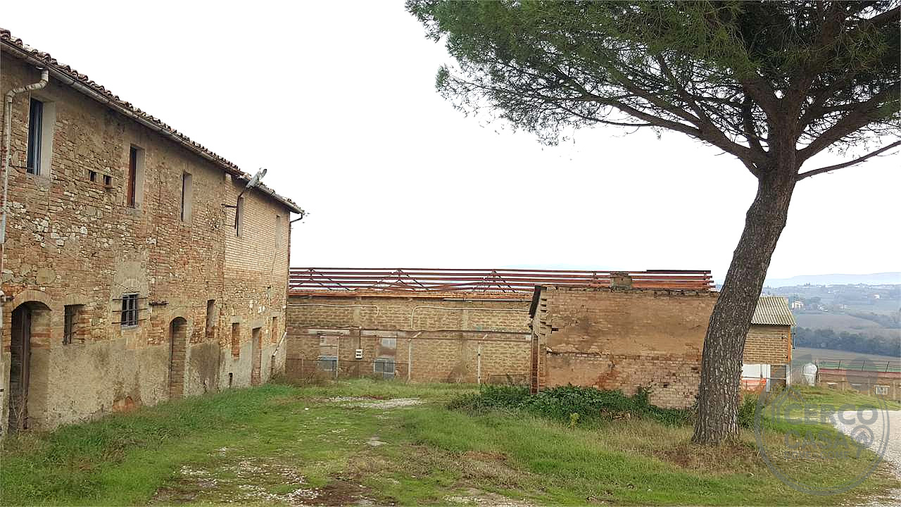 Marsciano casale da ristrutturare collinare panoramico