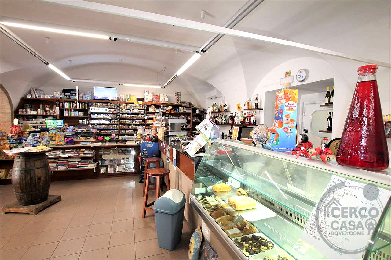Vendesi/Cedesi attività commerciale Bar Tabacchi