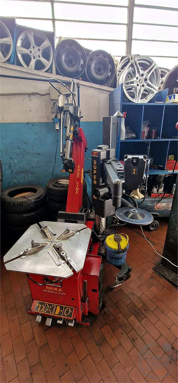Vendesi attività commerciale gommista e immobile.