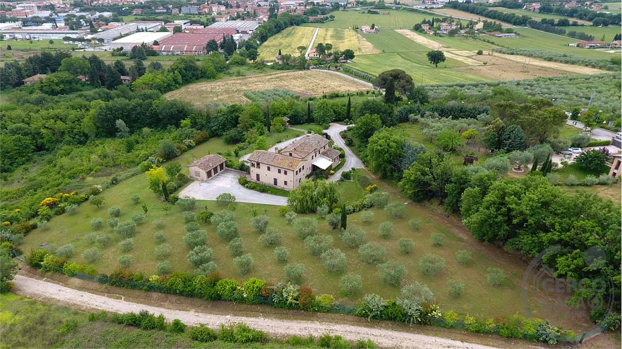 Perugia Rustico Casale finemente ristrutturato