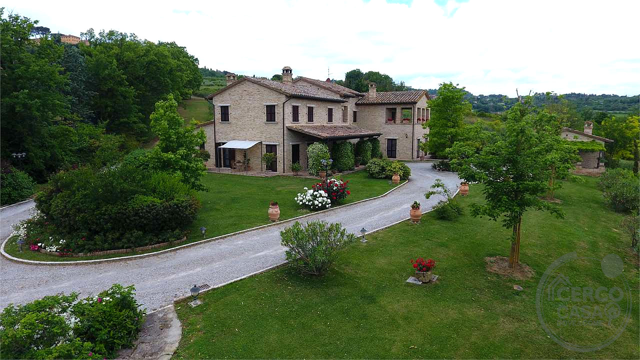 Perugia Rustico Casale finemente ristrutturato