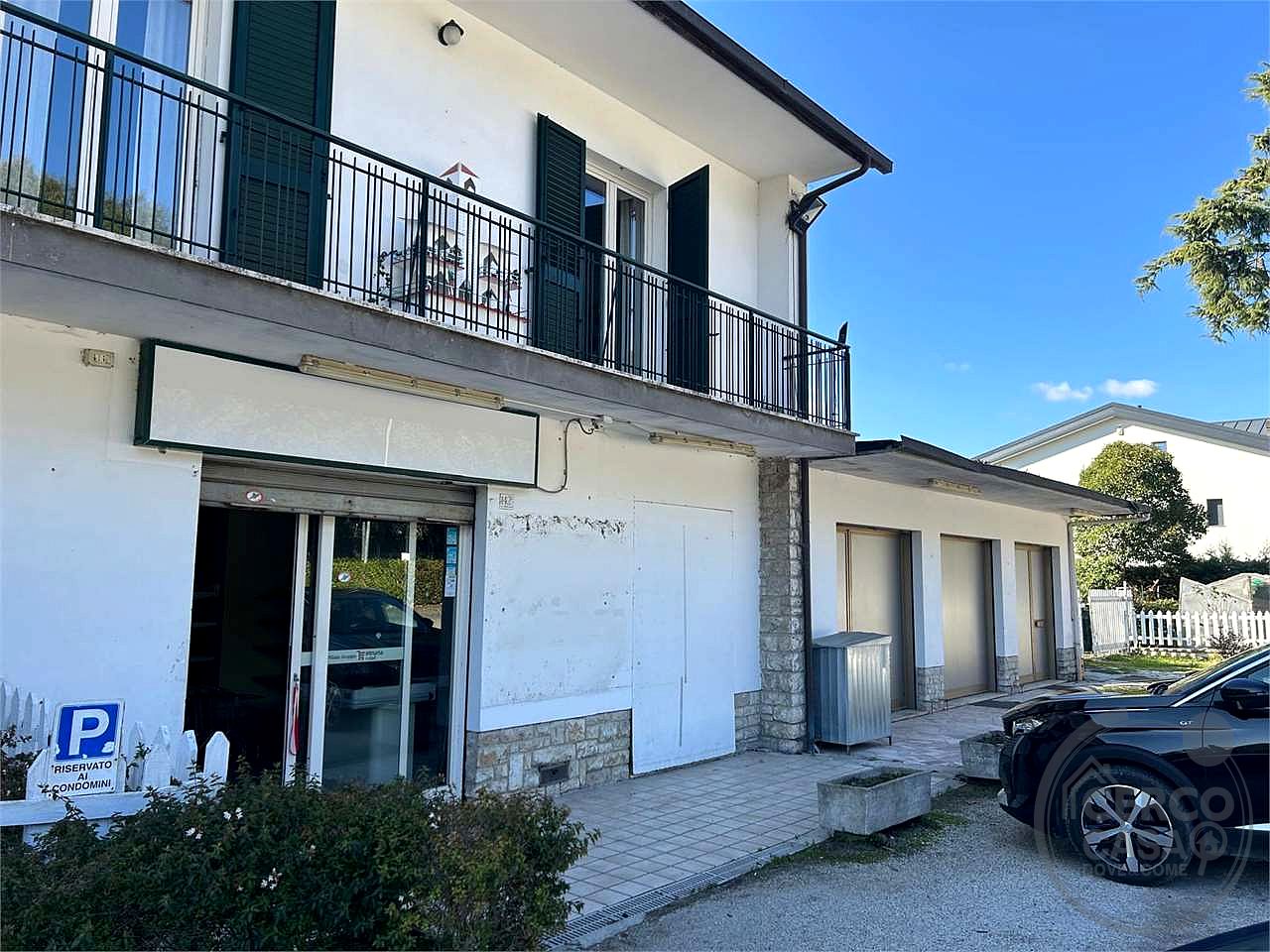 Casa del Diavolo: affittiamo locale commerciale 200 mq con parcheggi esclusivi