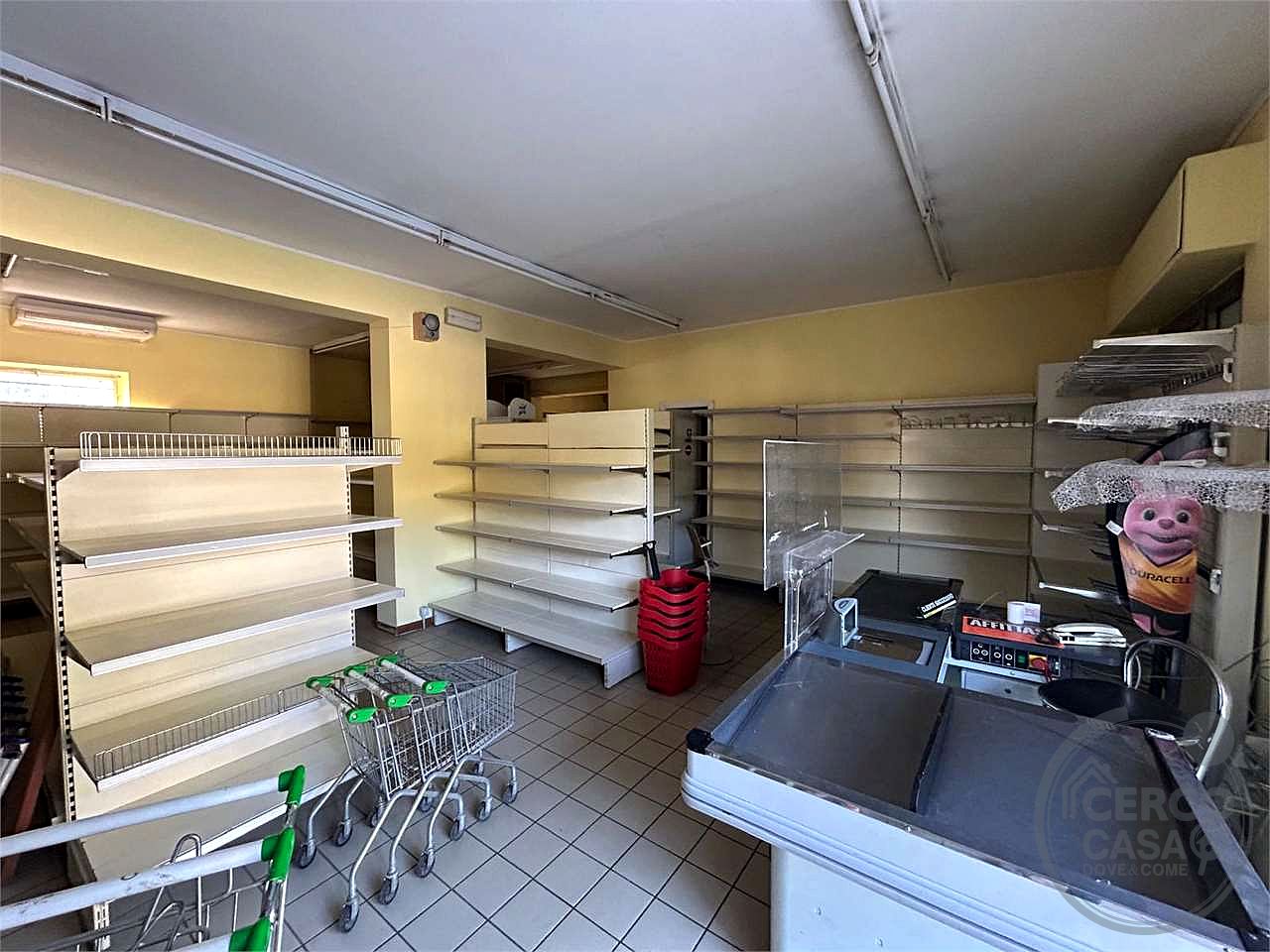 Casa del Diavolo: affittiamo locale commerciale 200 mq con parcheggi esclusivi