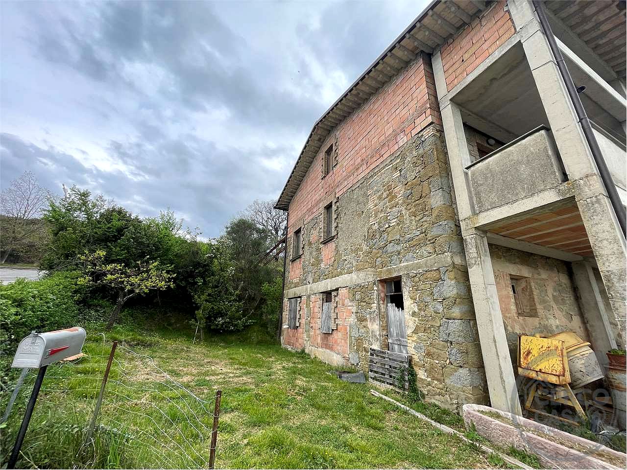 Casale con terreno