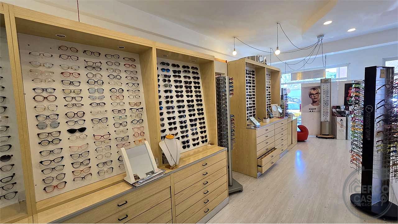Vendesi attività commerciale OTTICA Perugia