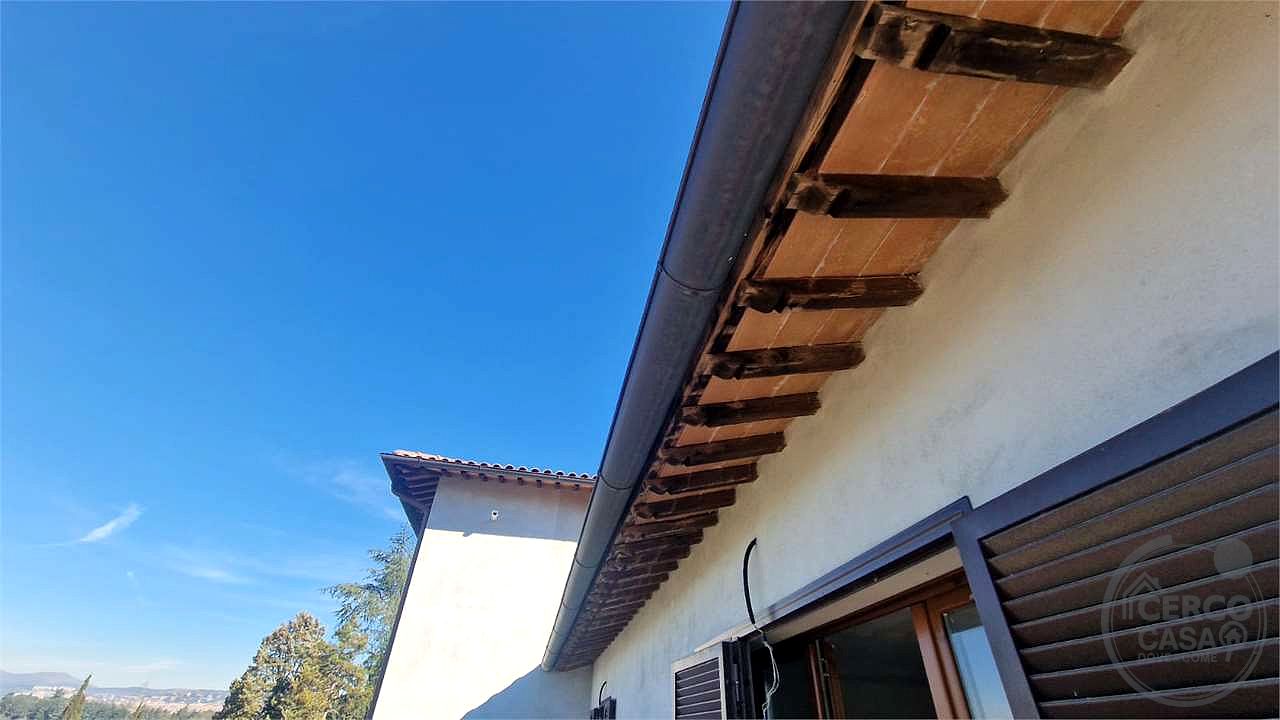 Prepo appartamento in villa con giardino.