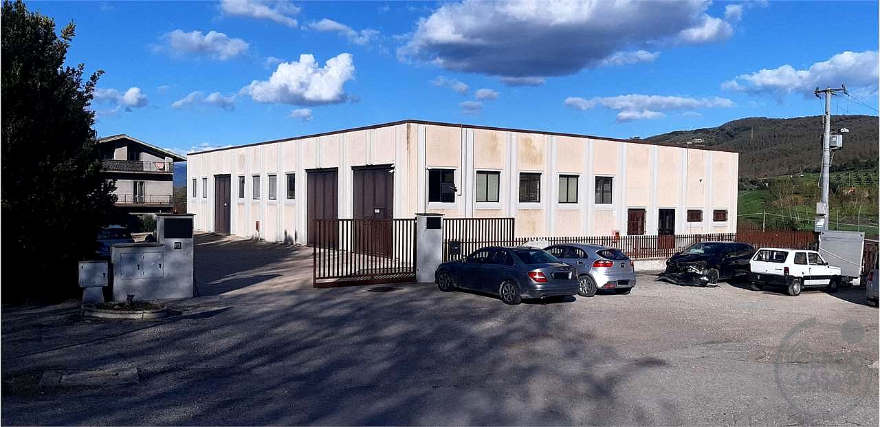 Capannone MQ.730, Ampia corte interna recintata