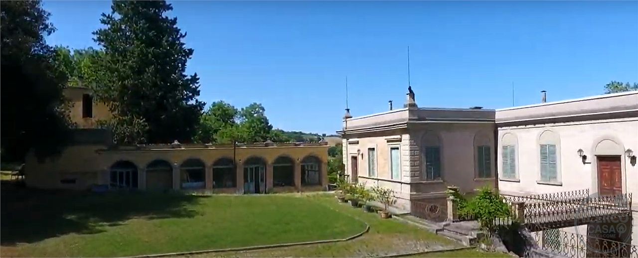 ITALIA – UMBRIA VILLA STORICA CON PARCO DI 43 ha