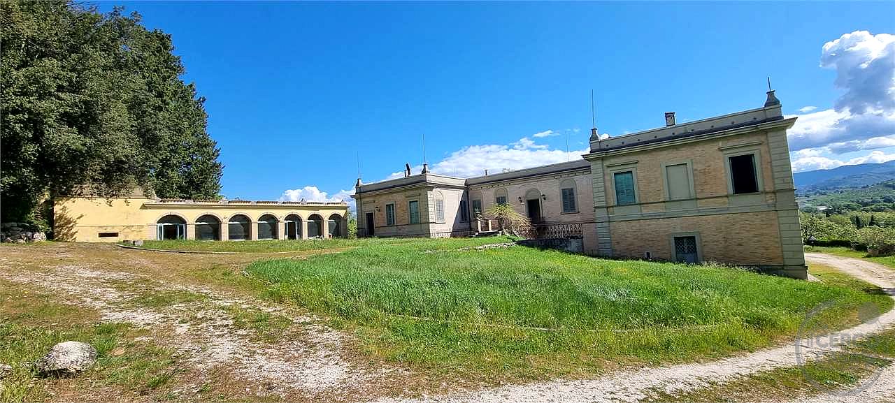 ITALIA – UMBRIA VILLA STORICA CON PARCO DI 43 ha