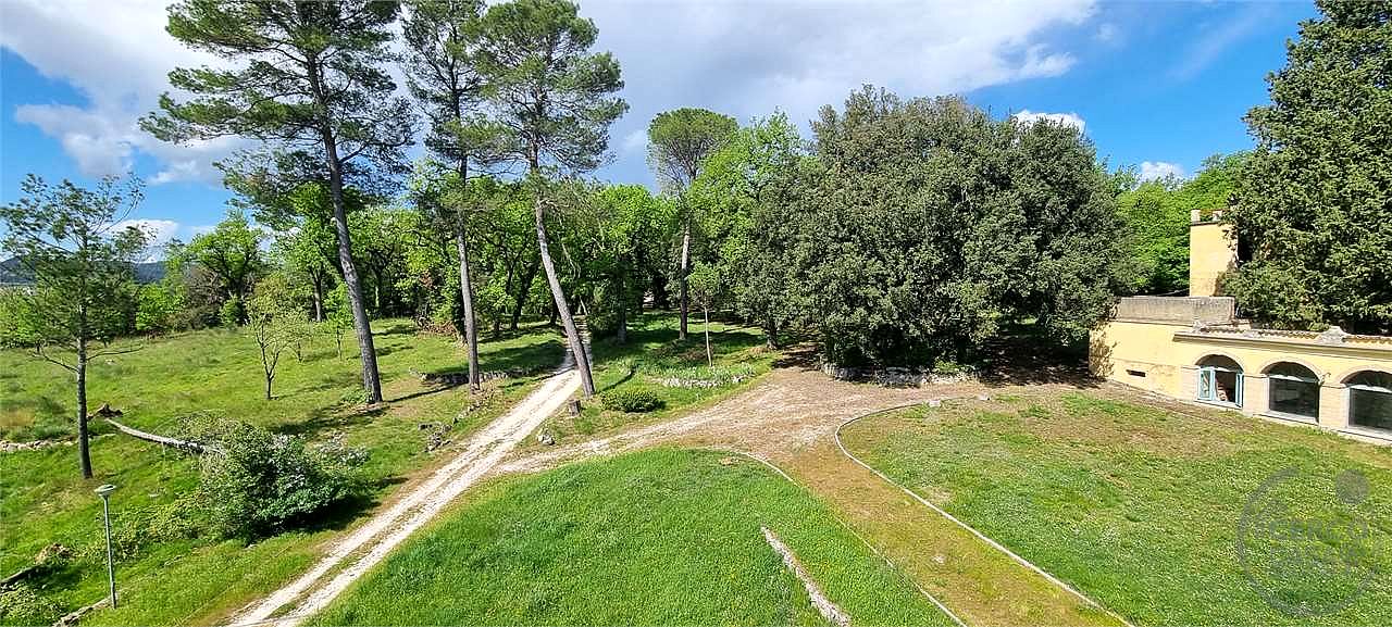ITALIA – UMBRIA VILLA STORICA CON PARCO DI 43 ha