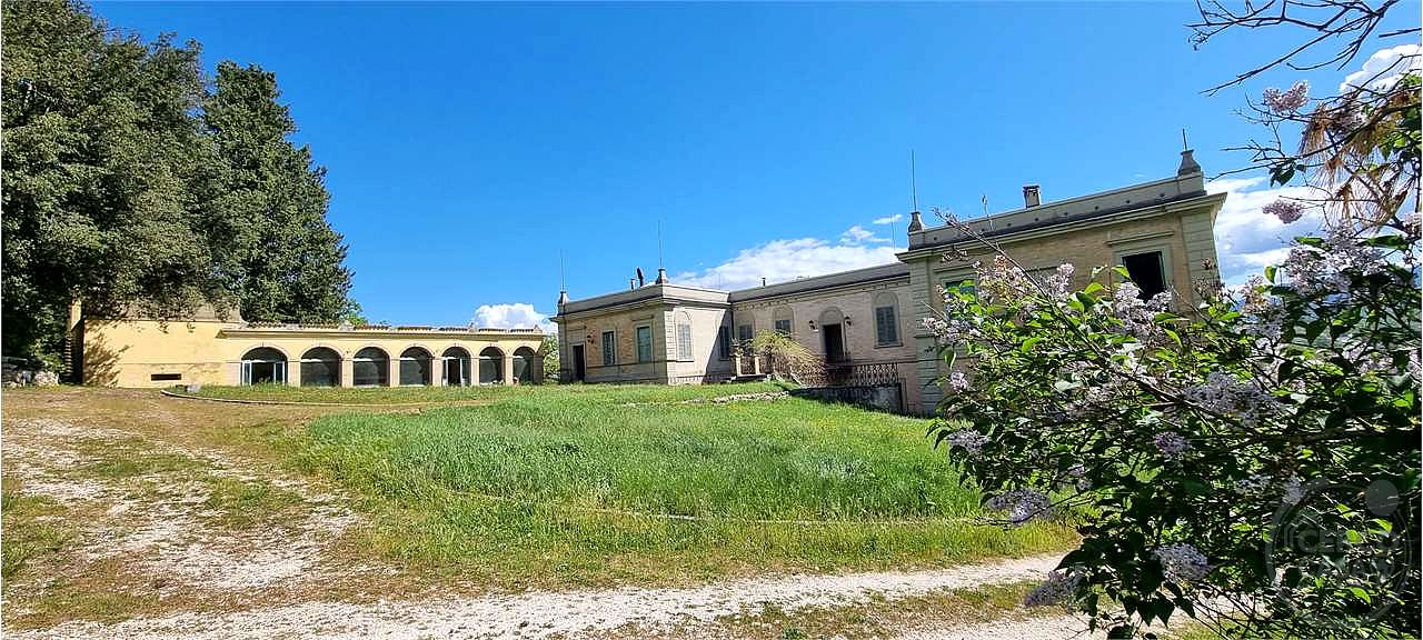 ITALIA – UMBRIA VILLA STORICA CON PARCO DI 43 ha