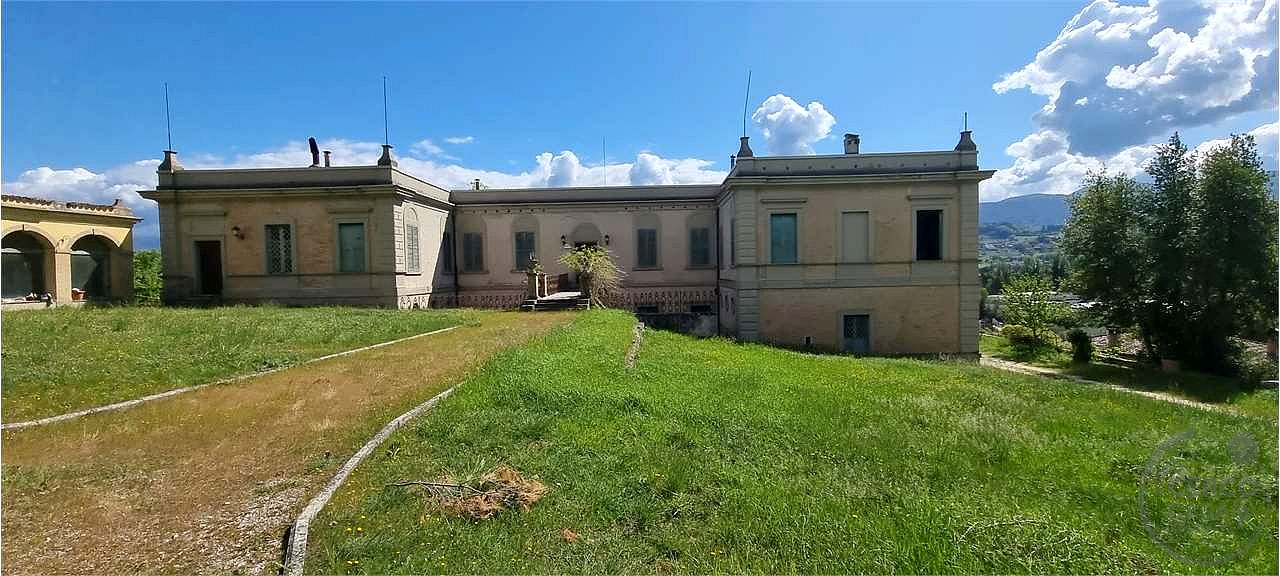 ITALIA – UMBRIA VILLA STORICA CON PARCO DI 43 ha