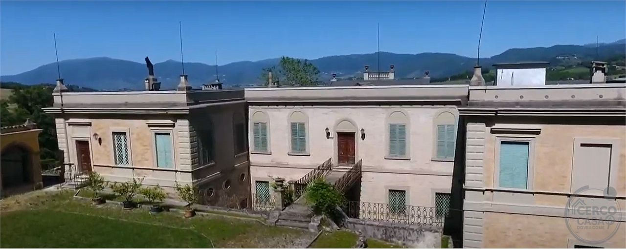 ITALIA – UMBRIA VILLA STORICA CON PARCO DI 43 ha