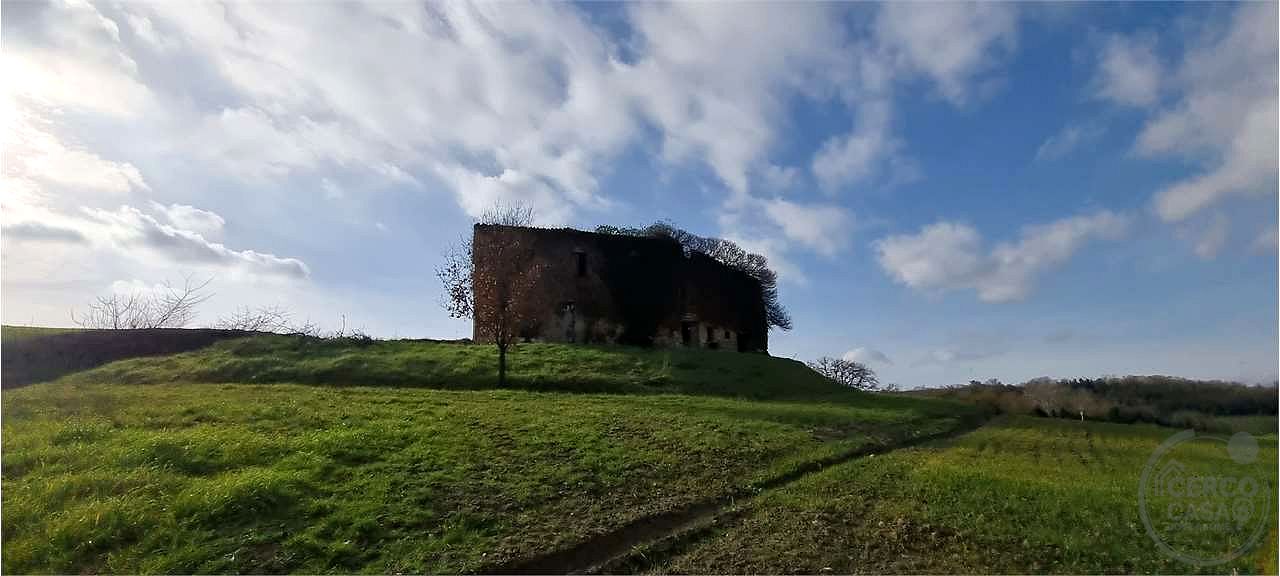 Casale da Ristrutturare a Todi