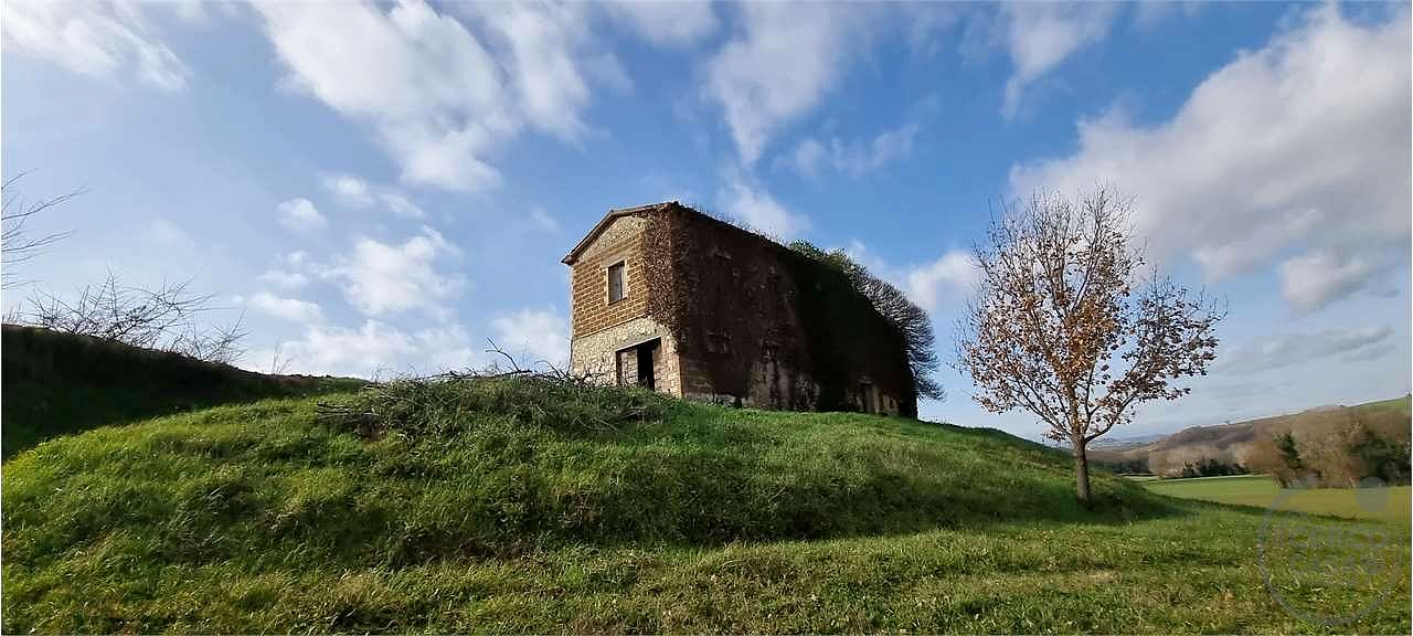 Casale da Ristrutturare a Todi