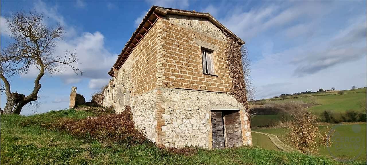 Casale da Ristrutturare a Todi