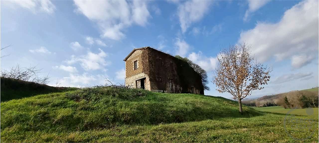 Casale da Ristrutturare a Todi