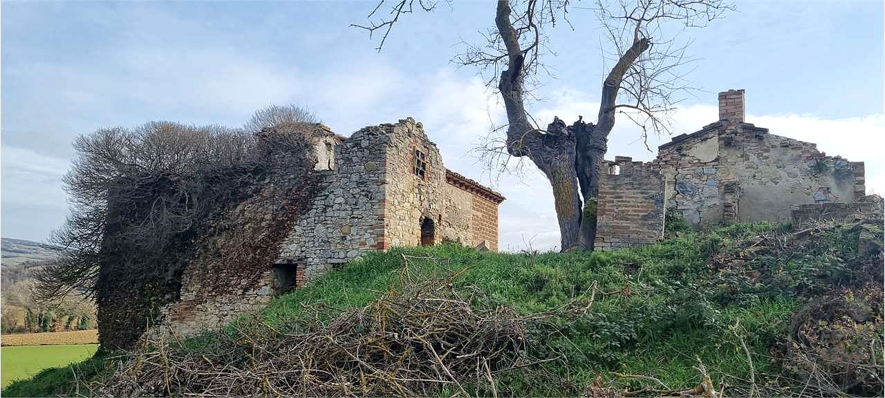 Casale da Ristrutturare a Todi