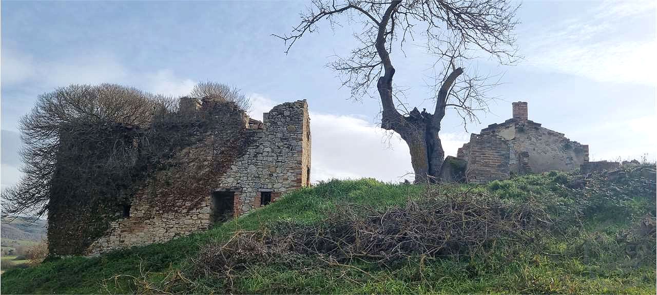Casale da Ristrutturare a Todi