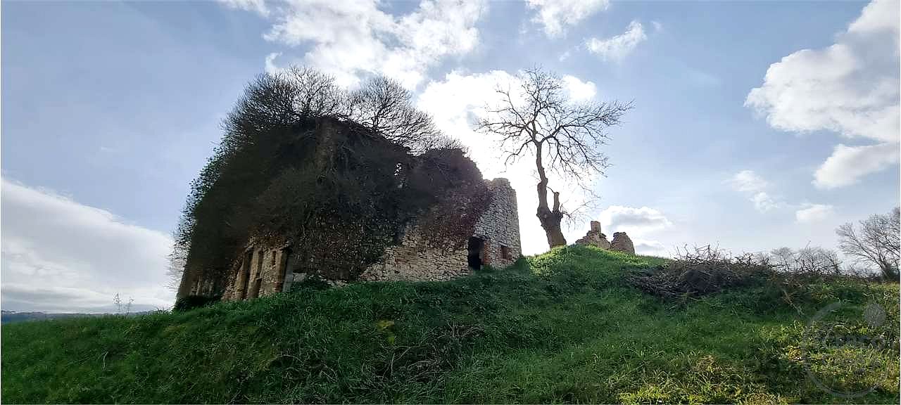 Casale da Ristrutturare a Todi