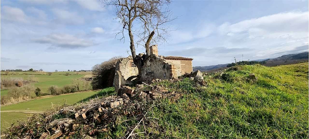 Casale da Ristrutturare a Todi