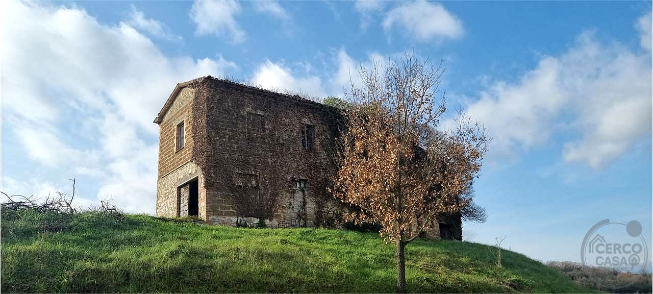 Casale da Ristrutturare a Todi