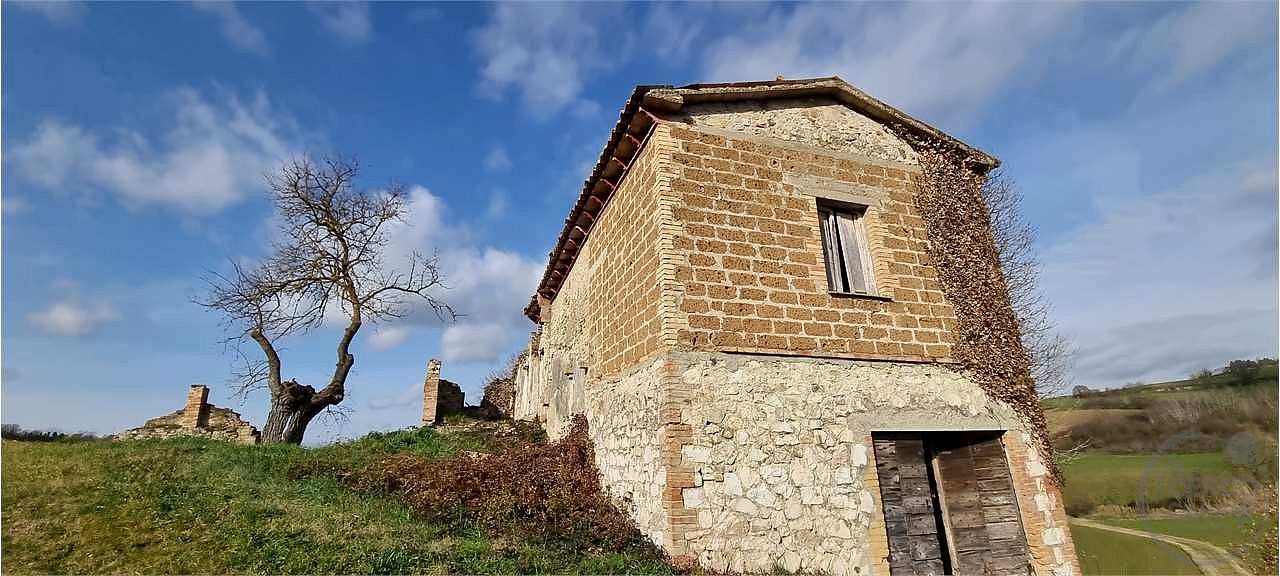 Casale da Ristrutturare a Todi