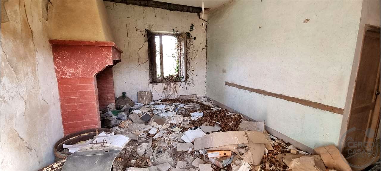 Casale da Ristrutturare a Todi