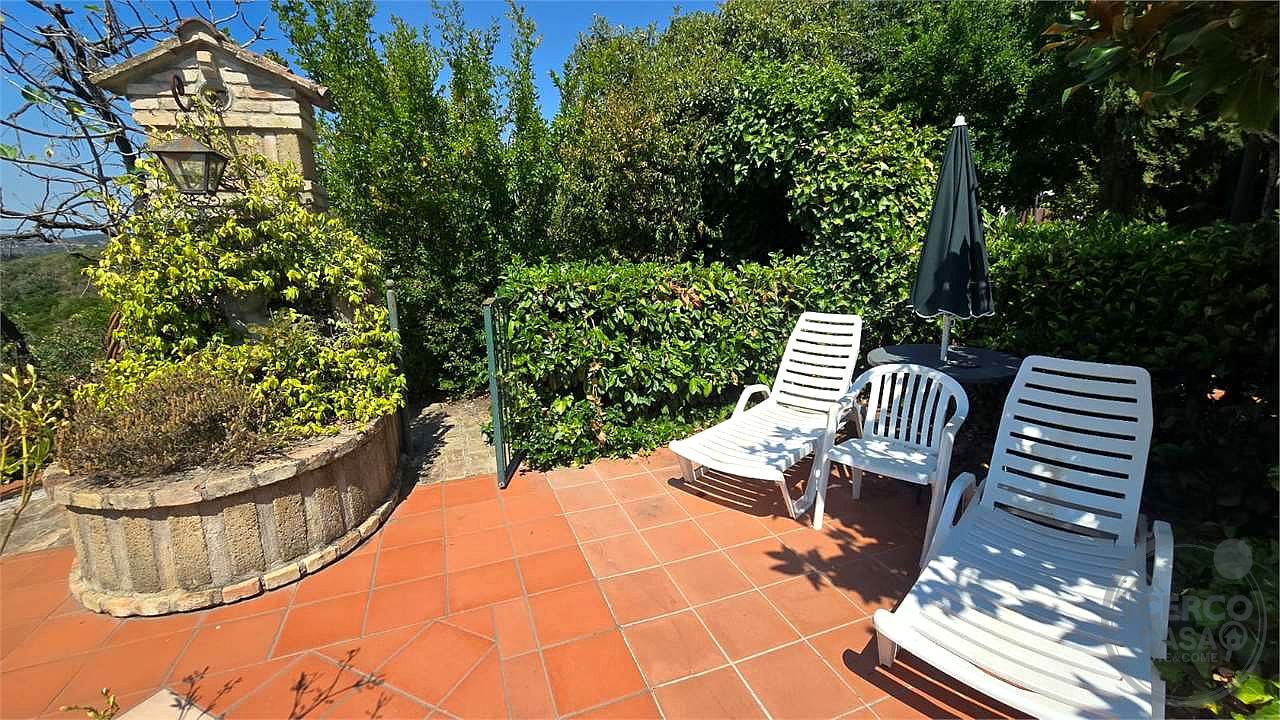 In vendita a Magione (Umbria) agriturismo composto da tre unità immobiliari.